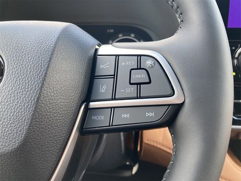 New 2026 Toyota Highlander Platinum image 19