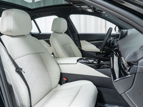 New 2026 BMW 530i xDrive w/ Premium Package image 23