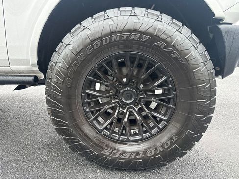 Used 2024 Ford Bronco Outer Banks image 13