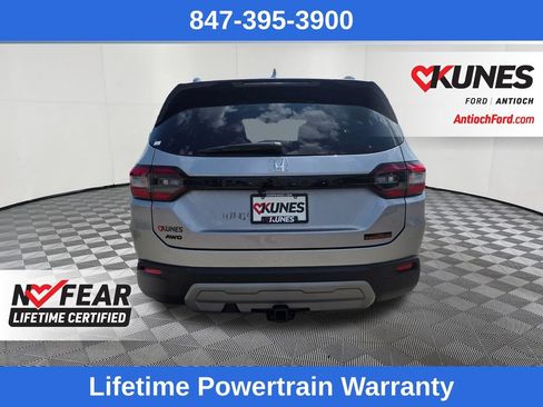 Used 2025 Honda Pilot TrailSport image 6