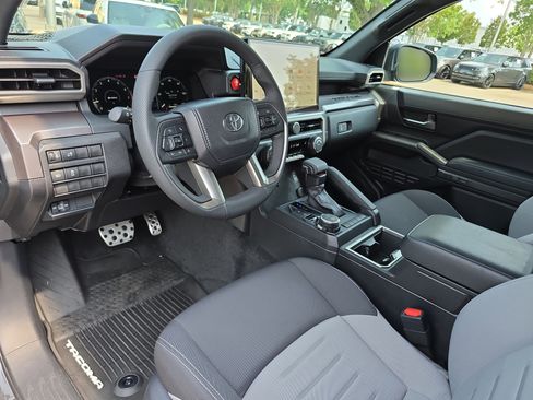 Used 2025 Toyota Tacoma TRD Sport AWD/4WD image 15