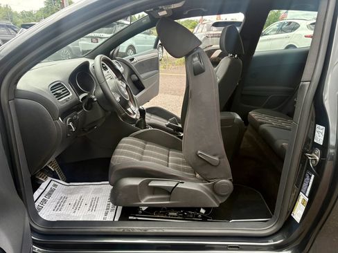 Used 2011 Volkswagen Golf 2-Door FWD image 16