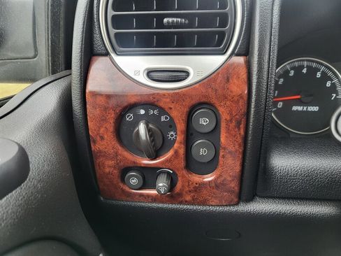 Used 2007 GMC Envoy Denali image 11