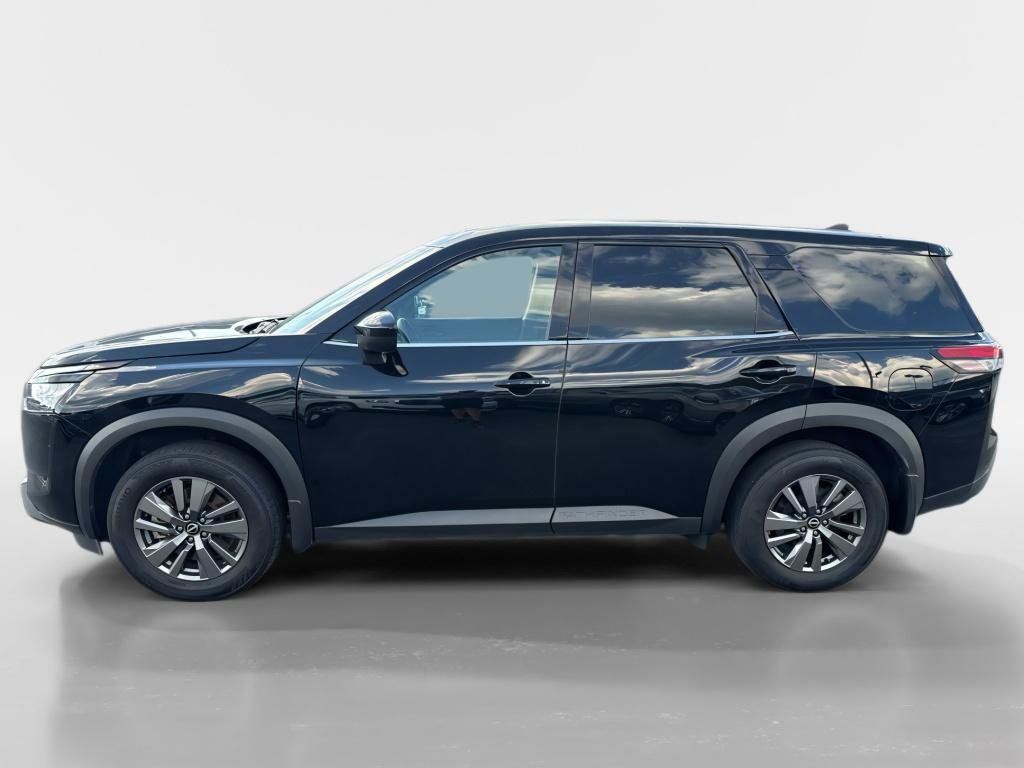 Used 2024 Nissan Pathfinder S FWD image 2