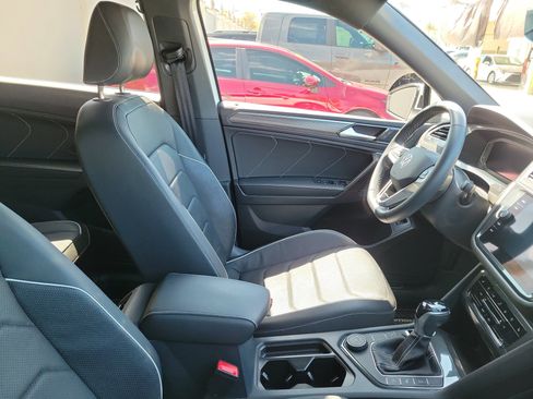 Used 2023 Volkswagen Tiguan SEL R-Line image 9