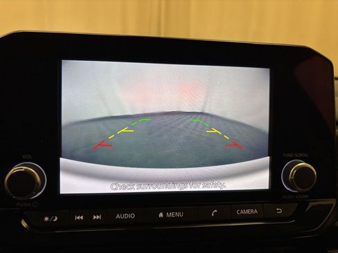 Used 2025 Nissan Pathfinder SV image 17