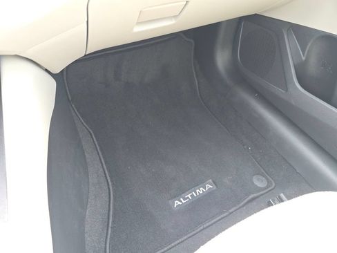 Used 2025 Nissan Altima 2.5 SV FWD image 31