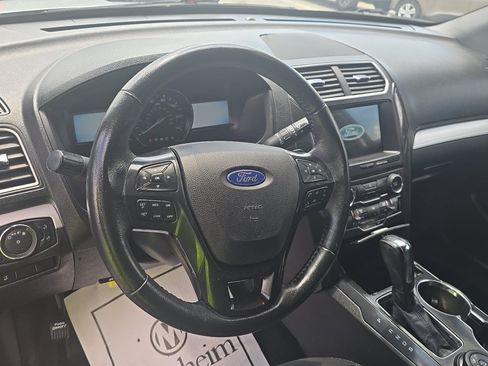 Used 2017 Ford Explorer XLT w/ Equipment Group 201A AWD/4WD image 6