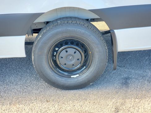 Used 2025 Mercedes-Benz Sprinter 2500 image 7