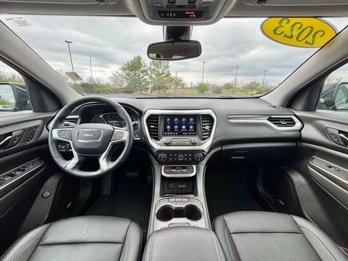 Used 2023 GMC Acadia SLT w/ Preferred Package FWD image 29