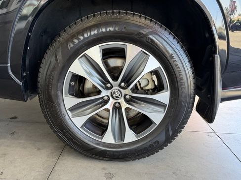 Certified 2020 Toyota Highlander XLE AWD/4WD image 16