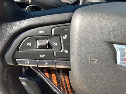 Used 2022 Cadillac Escalade Premium Luxury image 17