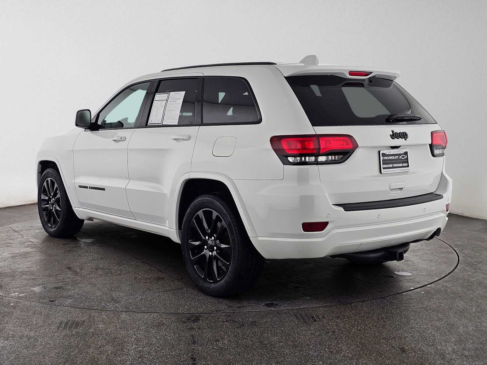 Used 2020 Jeep Grand Cherokee Altitude RWD image 5