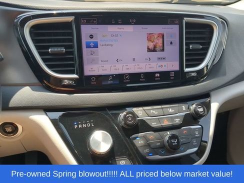 Used 2023 Chrysler Pacifica Touring-L FWD image 29