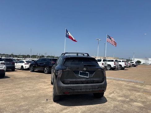 Used 2025 Nissan Kicks SV w/ SV Premium Package FWD image 16