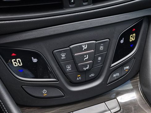 Used 2020 Buick Envision Essence FWD image 22