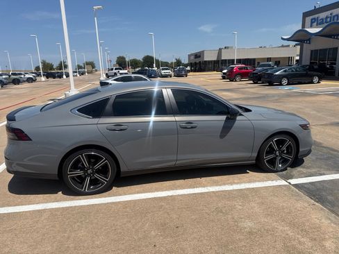 Used 2025 Honda Accord Sport image 8