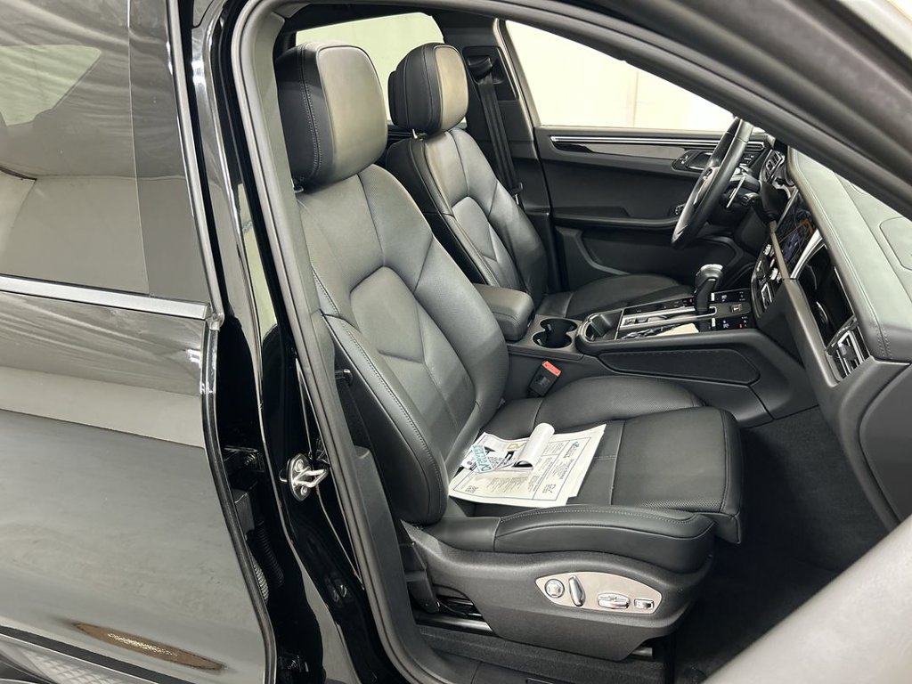 Certified 2026 Porsche Macan AWD/4WD image 24