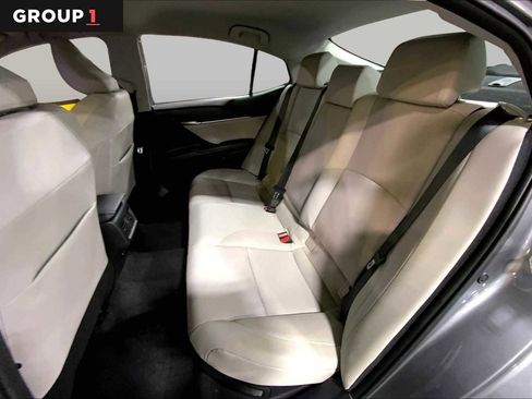 Used 2025 Toyota Camry XLE AWD/4WD image 21
