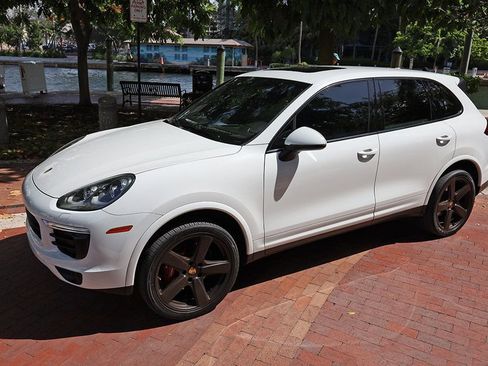 Used 2018 Porsche Cayenne Platinum Edition image 24