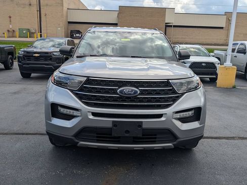 Used 2021 Ford Explorer XLT w/ Equipment Group 202A AWD/4WD image 2
