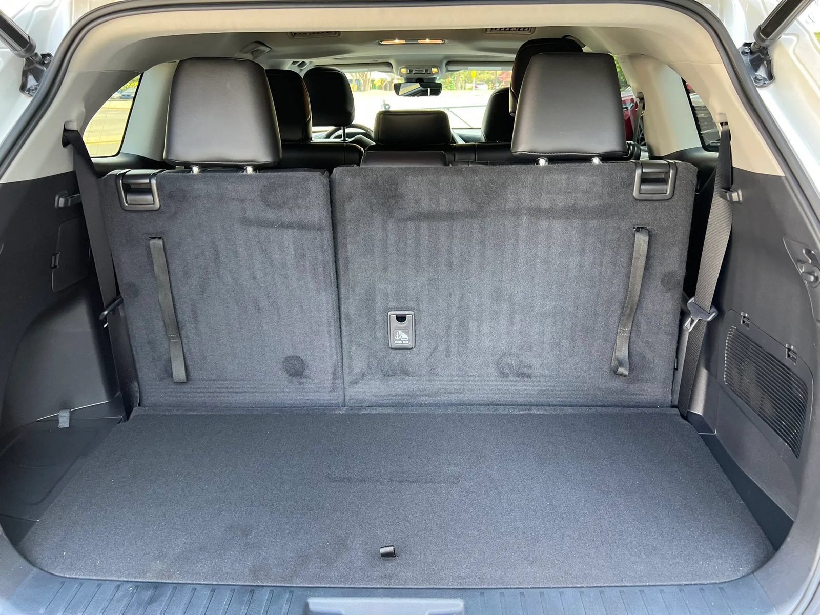 Used 2022 Toyota Highlander XLE FWD image 11
