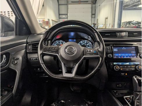 Used 2020 Nissan Rogue SV w/ Premium Package FWD image 13