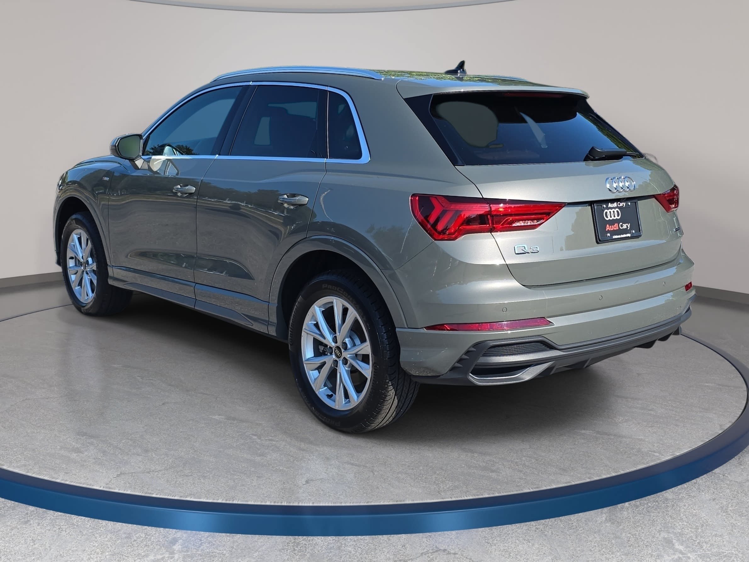 Used 2025 Audi Q3 2.0T Premium Plus w/ Premium Plus Package AWD/4WD image 7