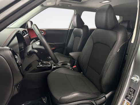 Used 2023 Kia Soul GT-Line image 11