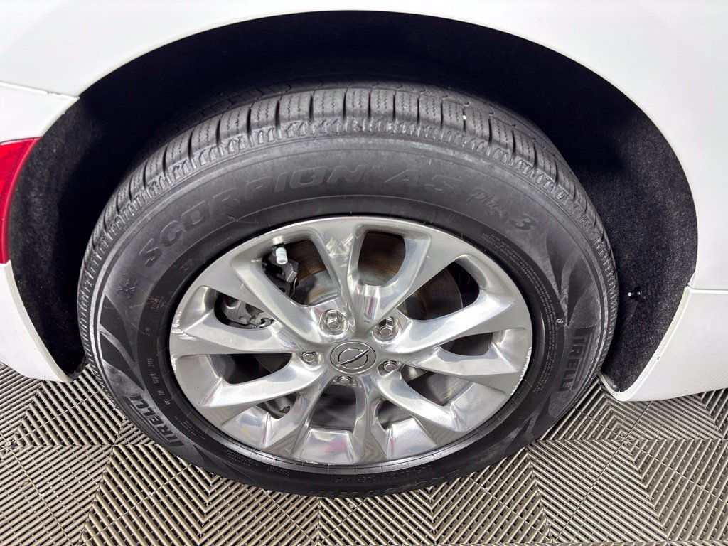 Used 2022 Chrysler Pacifica Touring-L AWD/4WD image 5