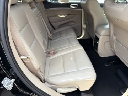 Used 2020 Jeep Grand Cherokee Limited w/ Luxury Group II AWD/4WD image 18