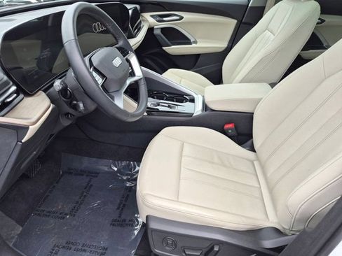 Certified 2025 Audi Q5 Premium w/ Convenience Package AWD/4WD image 18