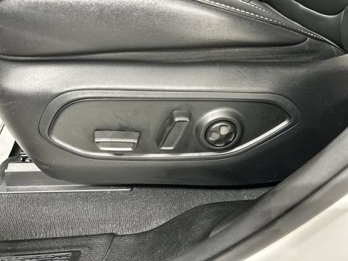 Used 2023 Jeep Grand Cherokee Limited AWD/4WD image 10