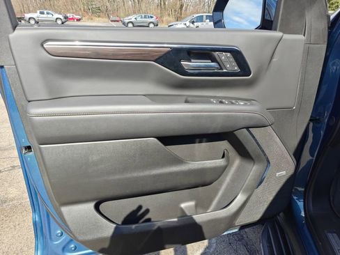 Used 2025 Chevrolet Tahoe Premier AWD/4WD image 13