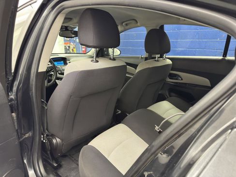Used 2013 Chevrolet Cruze LS image 25