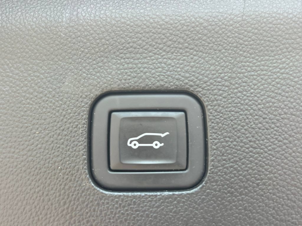 Used 2024 Buick Enclave Essence w/ Experience Buick Package AWD/4WD image 38