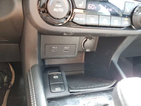 Used 2023 Nissan Kicks SR w/ SR Premium Package FWD image 28