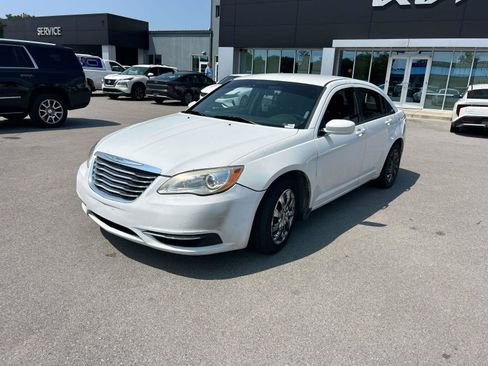 Used 2014 Chrysler 200 LX FWD image 6