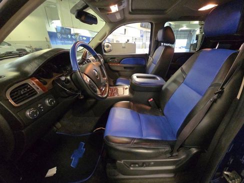 Used 2013 Chevrolet Avalanche LTZ image 3