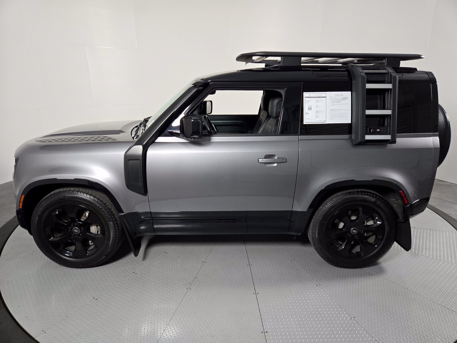 Used 2023 Land Rover Defender 90 X-Dynamic SE AWD/4WD image 32