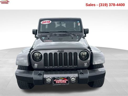 Used 2018 Jeep Wrangler Unlimited Sahara AWD/4WD image 9
