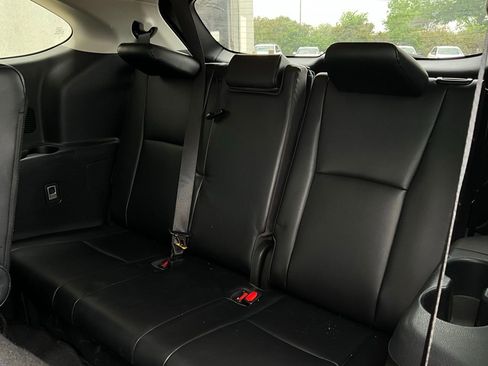 Used 2023 Toyota Highlander Platinum image 13