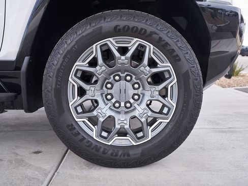 Used 2025 GMC Hummer EV 3X image 12