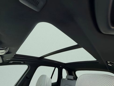 Certified 2026 BMW X5 xDrive50e w/ Climate Comfort Package image 17