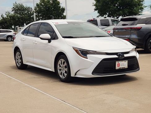 Used 2024 Toyota Corolla LE FWD image 2