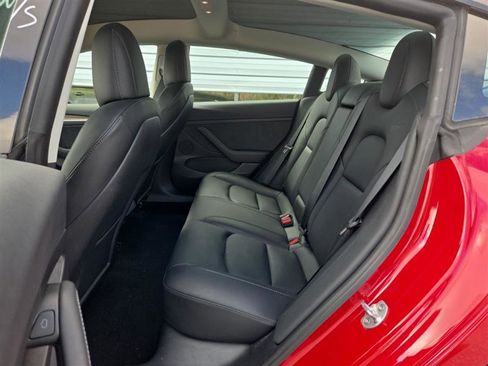 Used 2022 Tesla Model 3 Standard Range image 10