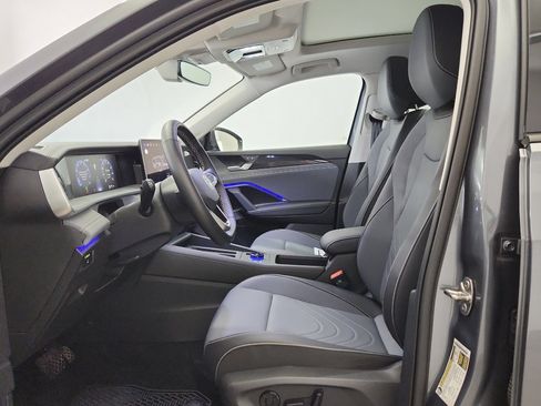 Certified 2025 Volkswagen Tiguan SE w/ Panoramic Sunroof Package AWD/4WD image 6