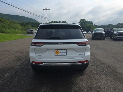 Used 2023 Jeep Grand Cherokee Laredo AWD/4WD image 9