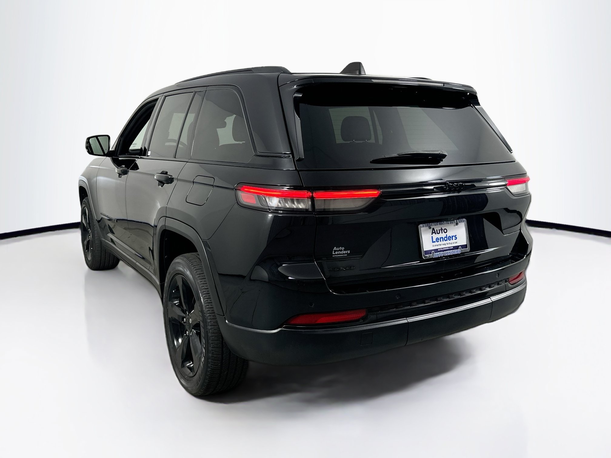 Used 2023 Jeep Grand Cherokee Altitude AWD/4WD image 7