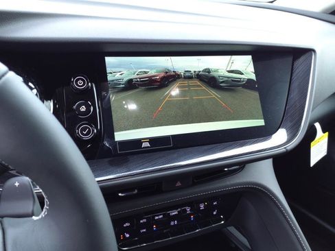 Used 2023 Buick Envision Essence image 14